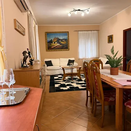 Diófa - Bácsalmás Apartman *